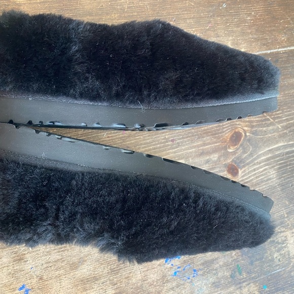UGG black faux fur sugar sole slippers!🖤😎🖤hard to find but here they are!!! - Picture 6 of 10